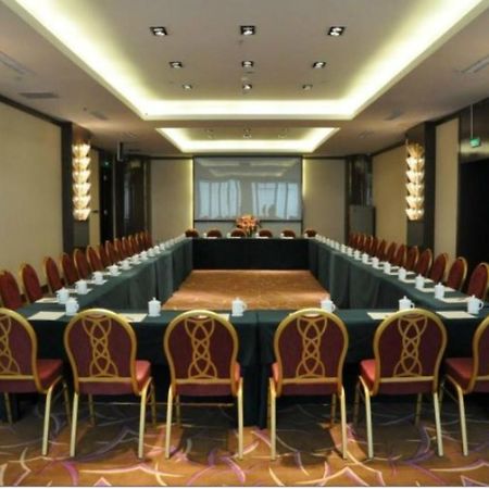 Inzone Garland Hotel Jinan Bisnis foto